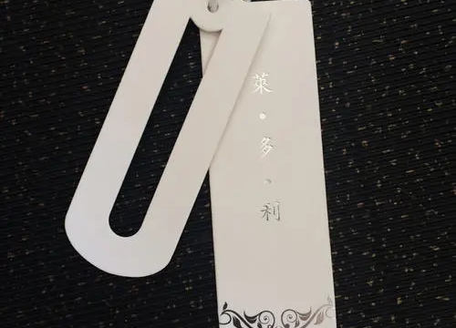 精美的服裝吊牌是怎樣設(shè)計(jì)出來(lái)的？