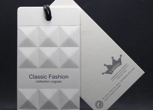 同批吊牌有的和樣品一致，有的和樣品不一致是什么原因？